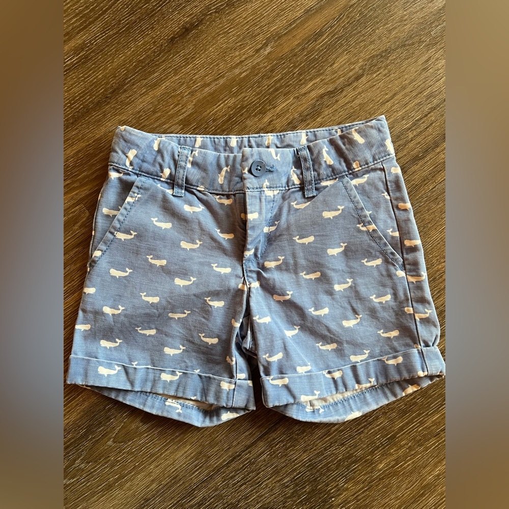 Gap kids whale print shorts. Little boys size 5. Back slit pockets.